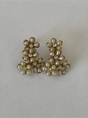 Coro |Vintage Gold Toned Floral Cluster Clip On Earrings Faux Pearls Rhinestone